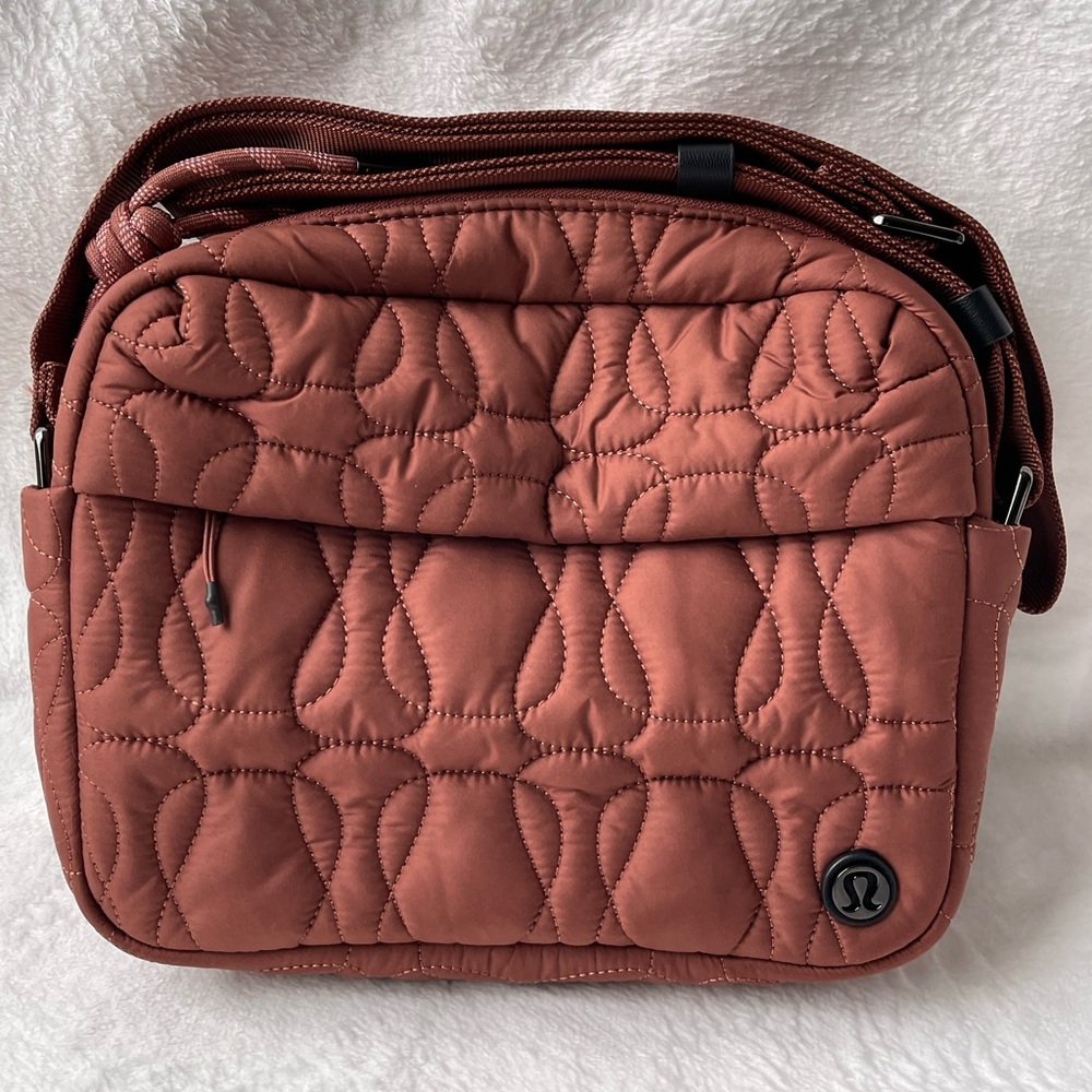 Lululemon Quilted Embrace Bag Vol 4L in Ancient Copper - Picture 3 of 14